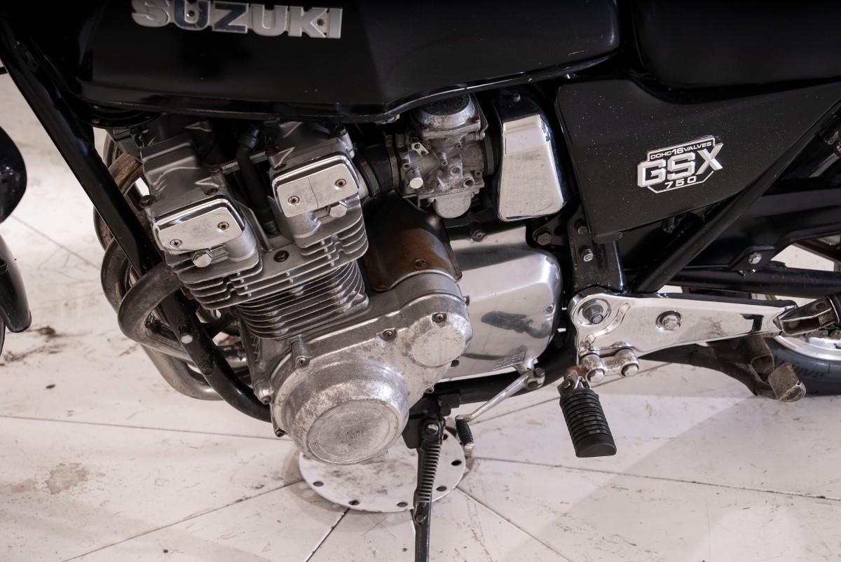 1981 SUZUKI GSX750 - UTEN MINSTEPRIS!