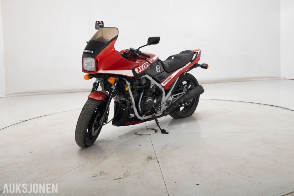 1984 Honda VF 1000 F - INGEN MINSTEPRIS! 