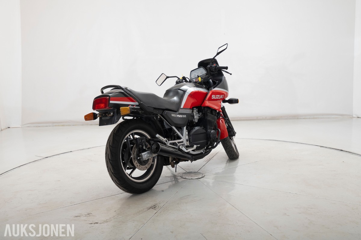 1990 Suzuki GSX750ES - INGEN MINSTEPRIS!