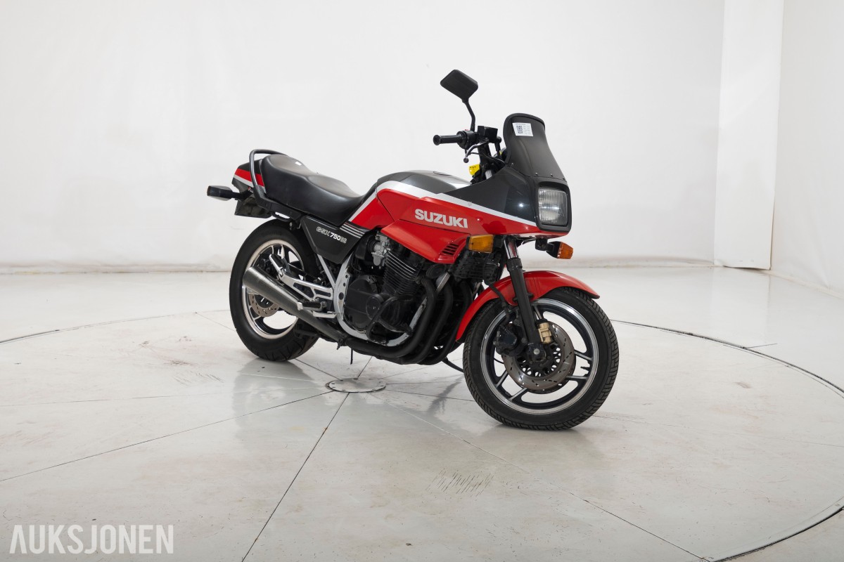 1990 Suzuki GSX750ES - INGEN MINSTEPRIS!