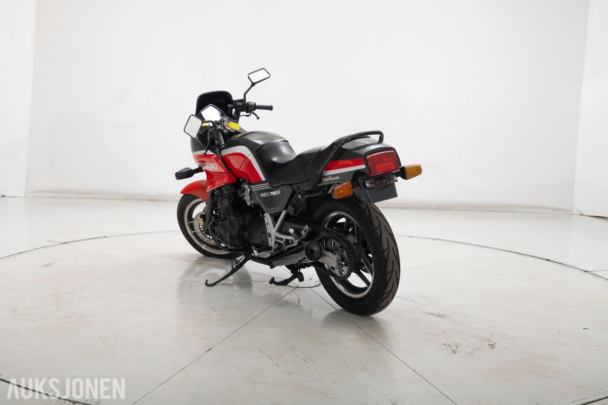 1990 Suzuki GSX750ES - INGEN MINSTEPRIS!