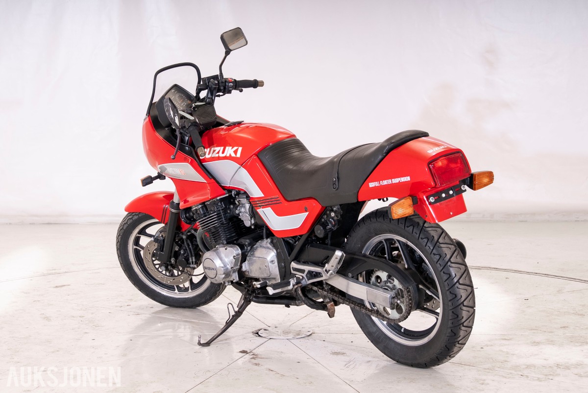 1984 Suzuki GSX750 - UTEN MINSTEPRIS! 
