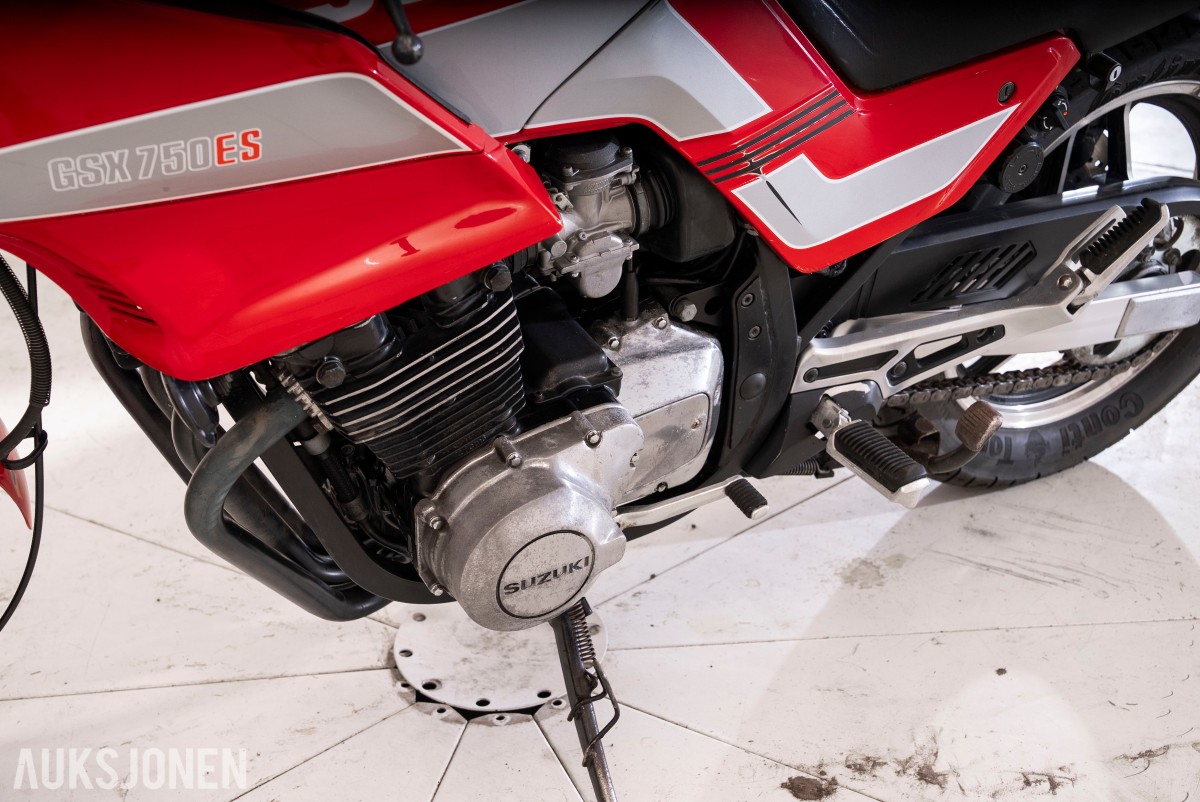 1984 Suzuki GSX750 - UTEN MINSTEPRIS! 