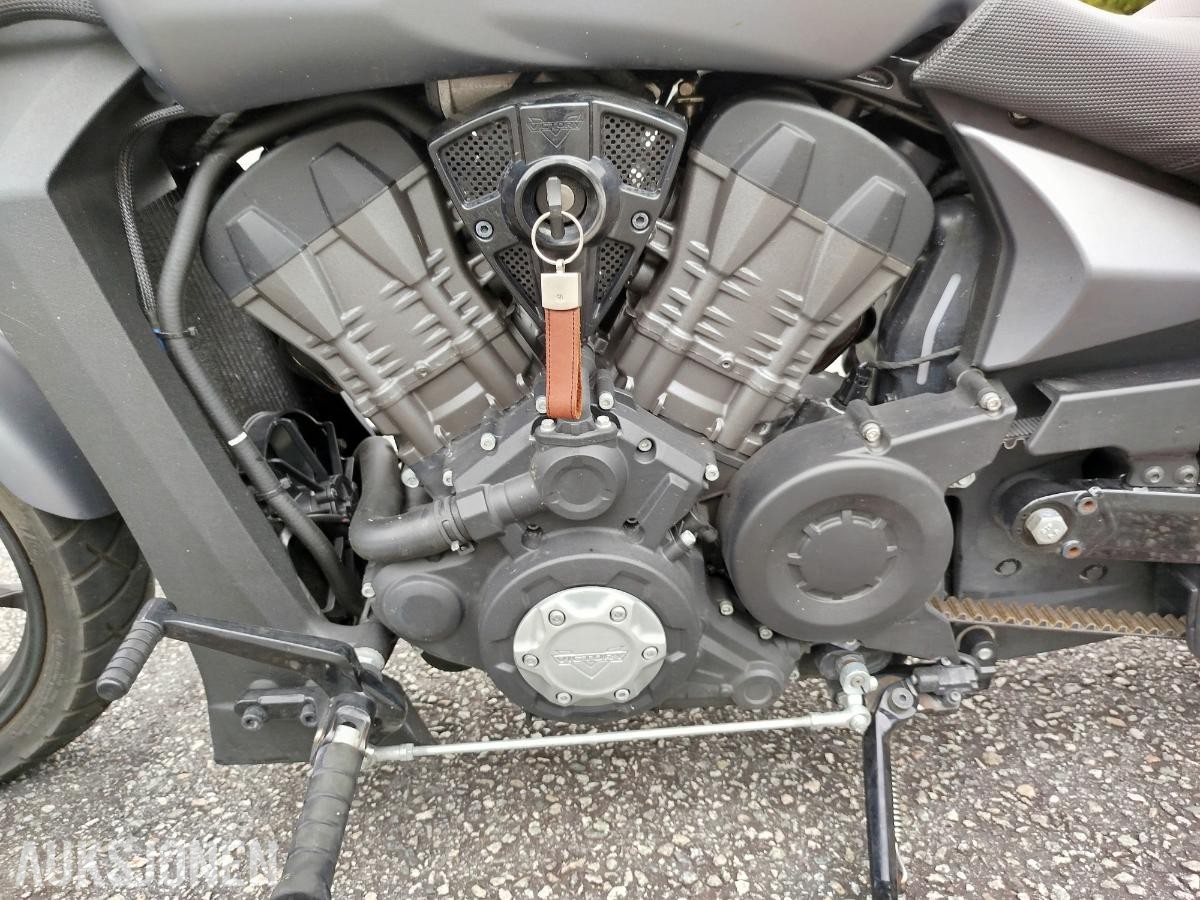 2017 VICTORY OCTANE 1200cm 105HK LAV KILOMETER KUN 8035KM AKRAPOVIC
