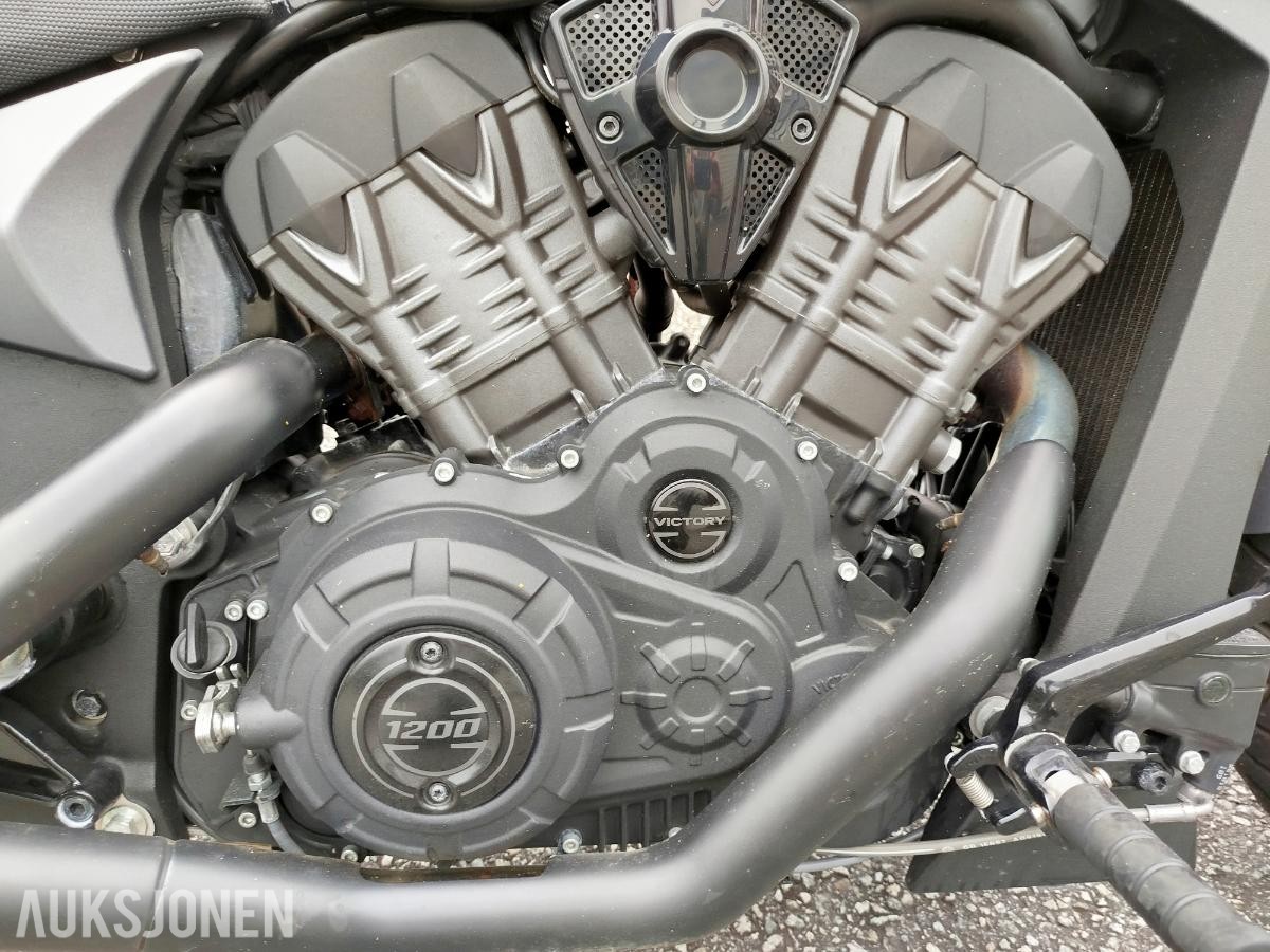 2017 VICTORY OCTANE 1200cm 105HK LAV KILOMETER KUN 8035KM AKRAPOVIC
