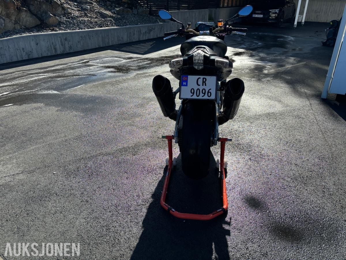 2013 Aprilia RSV 1000 Tuono Akrapovic