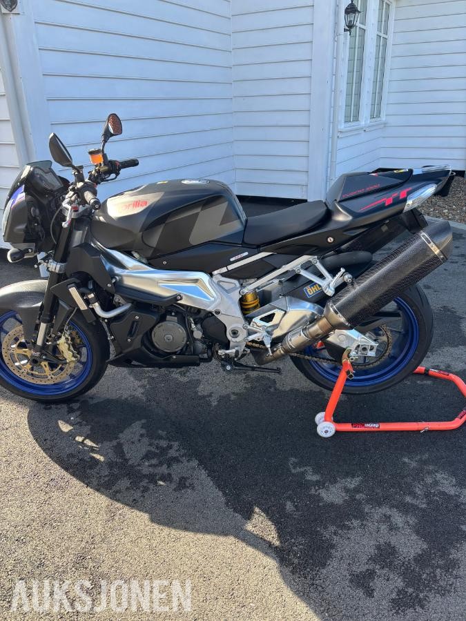 2013 Aprilia RSV 1000 Tuono Akrapovic