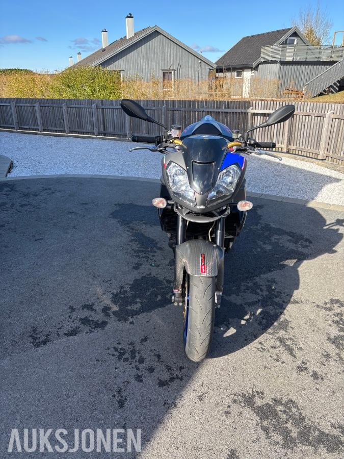 2013 Aprilia RSV 1000 Tuono Akrapovic