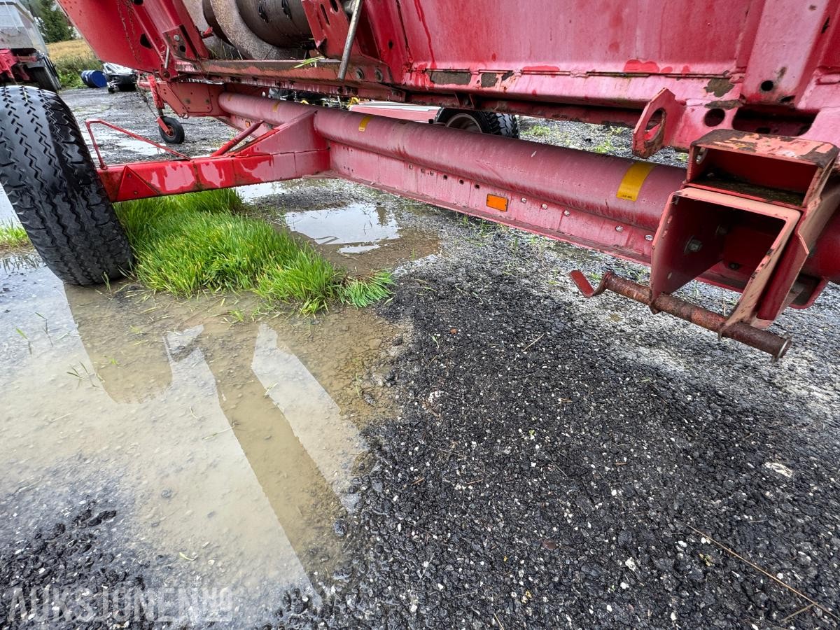 1996 Massey Ferguson MF 34 skurtresker