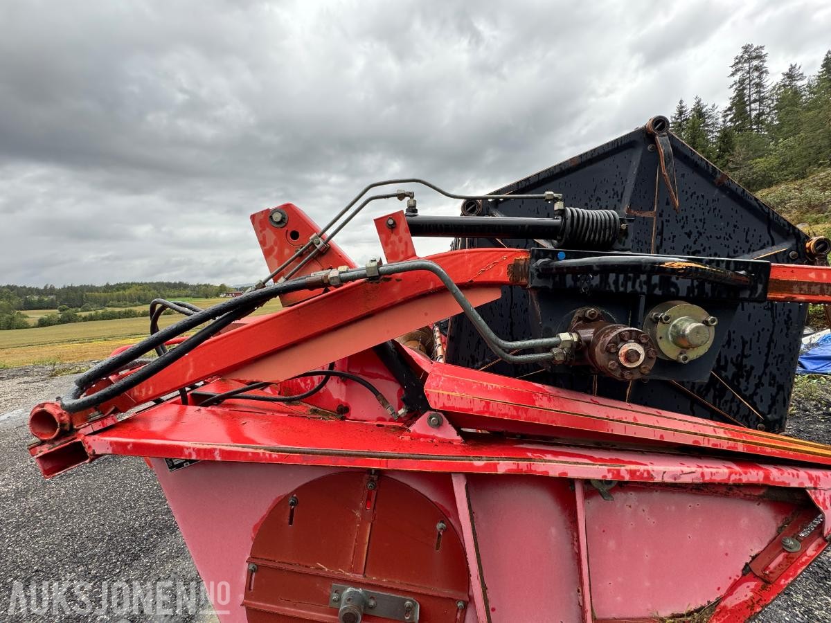 1996 Massey Ferguson MF 34 skurtresker