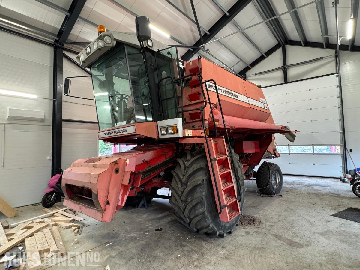 1996 Massey Ferguson MF 34 skurtresker