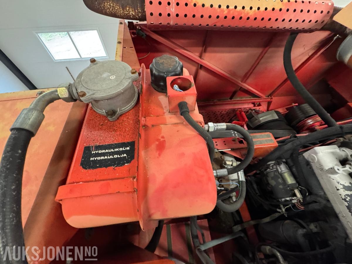 1996 Massey Ferguson MF 34 skurtresker
