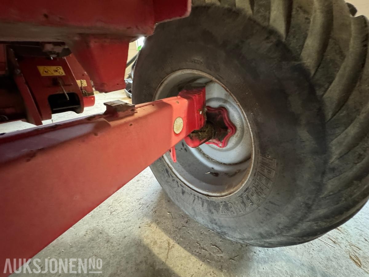 1996 Massey Ferguson MF 34 skurtresker