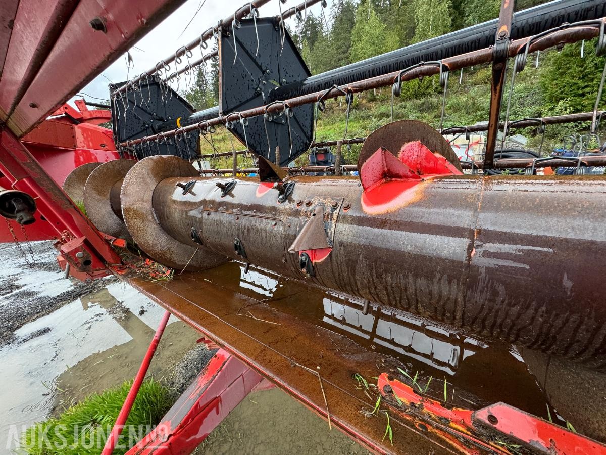 1996 Massey Ferguson MF 34 skurtresker