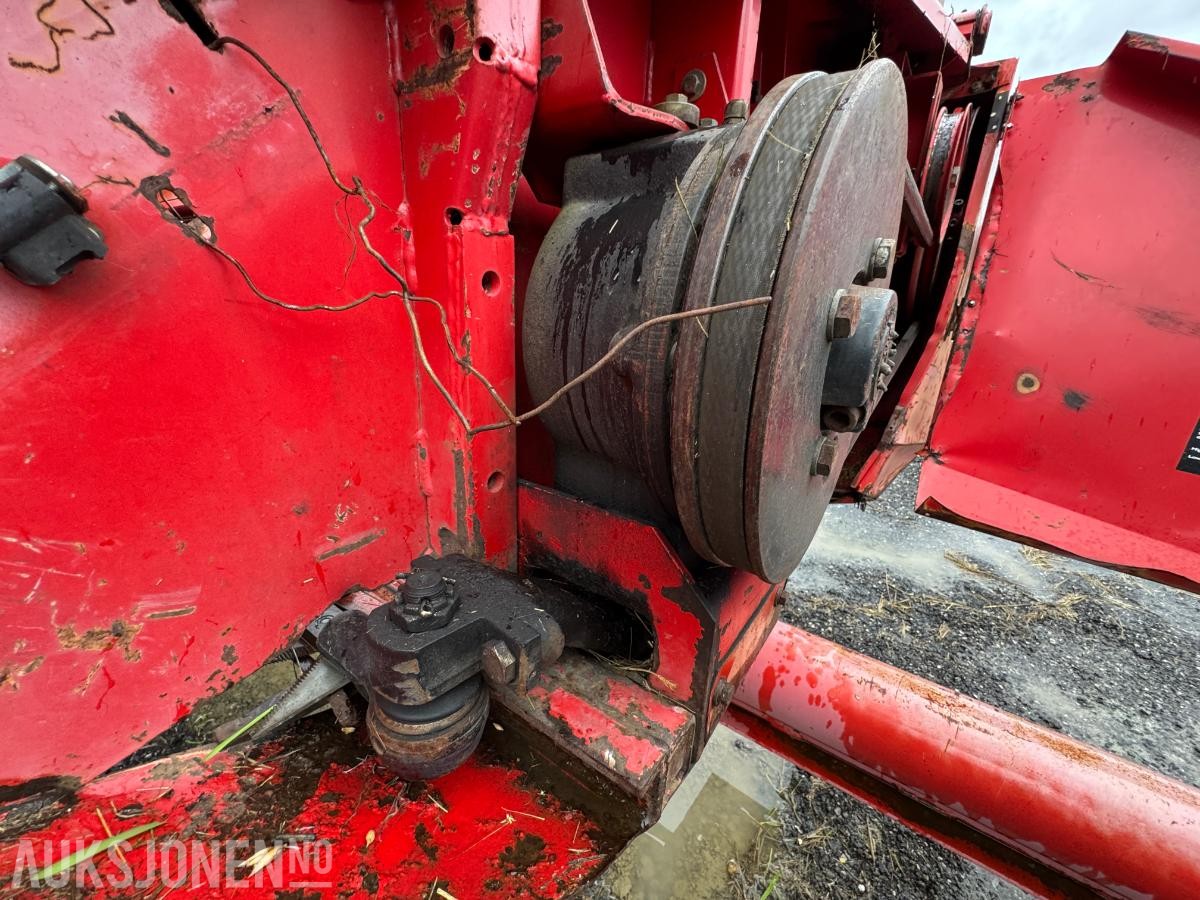 1996 Massey Ferguson MF 34 skurtresker