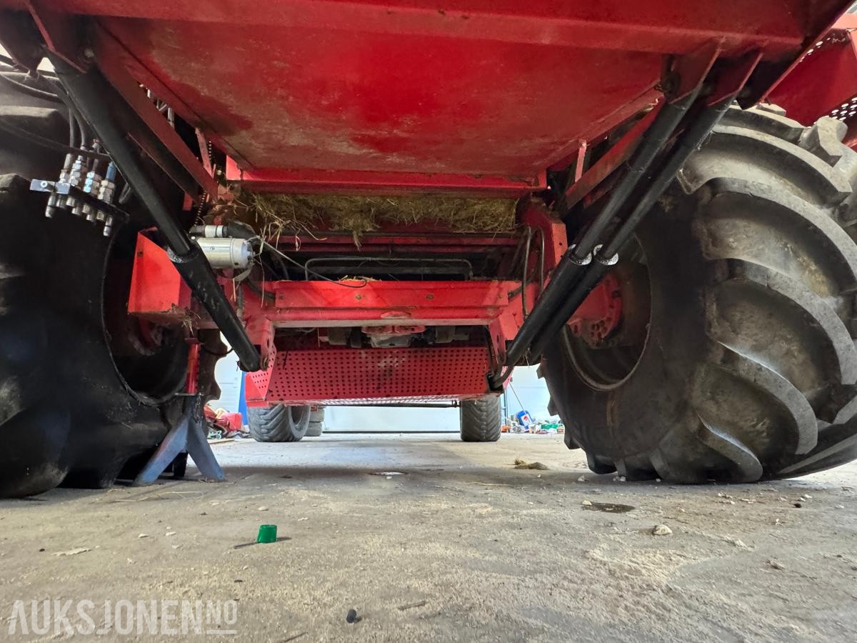 1996 Massey Ferguson MF 34 skurtresker