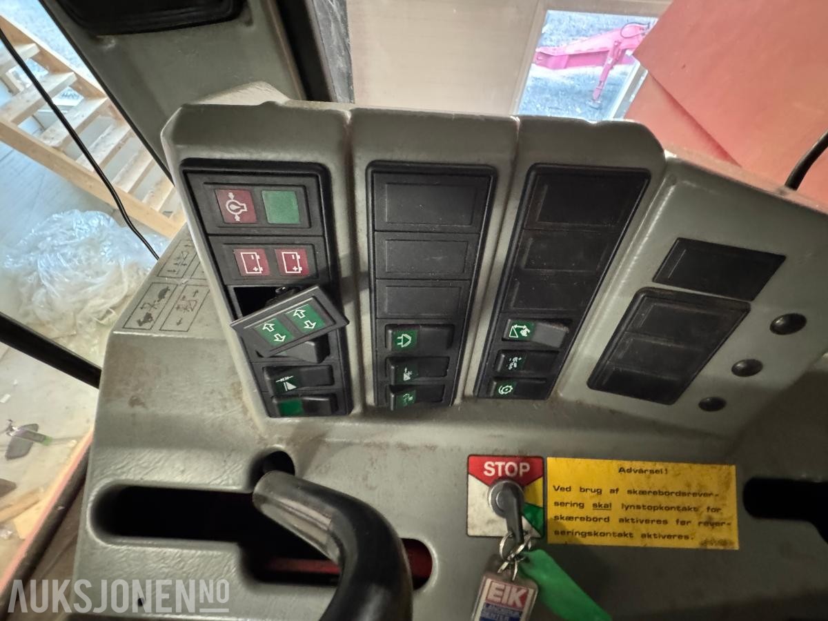 1996 Massey Ferguson MF 34 skurtresker