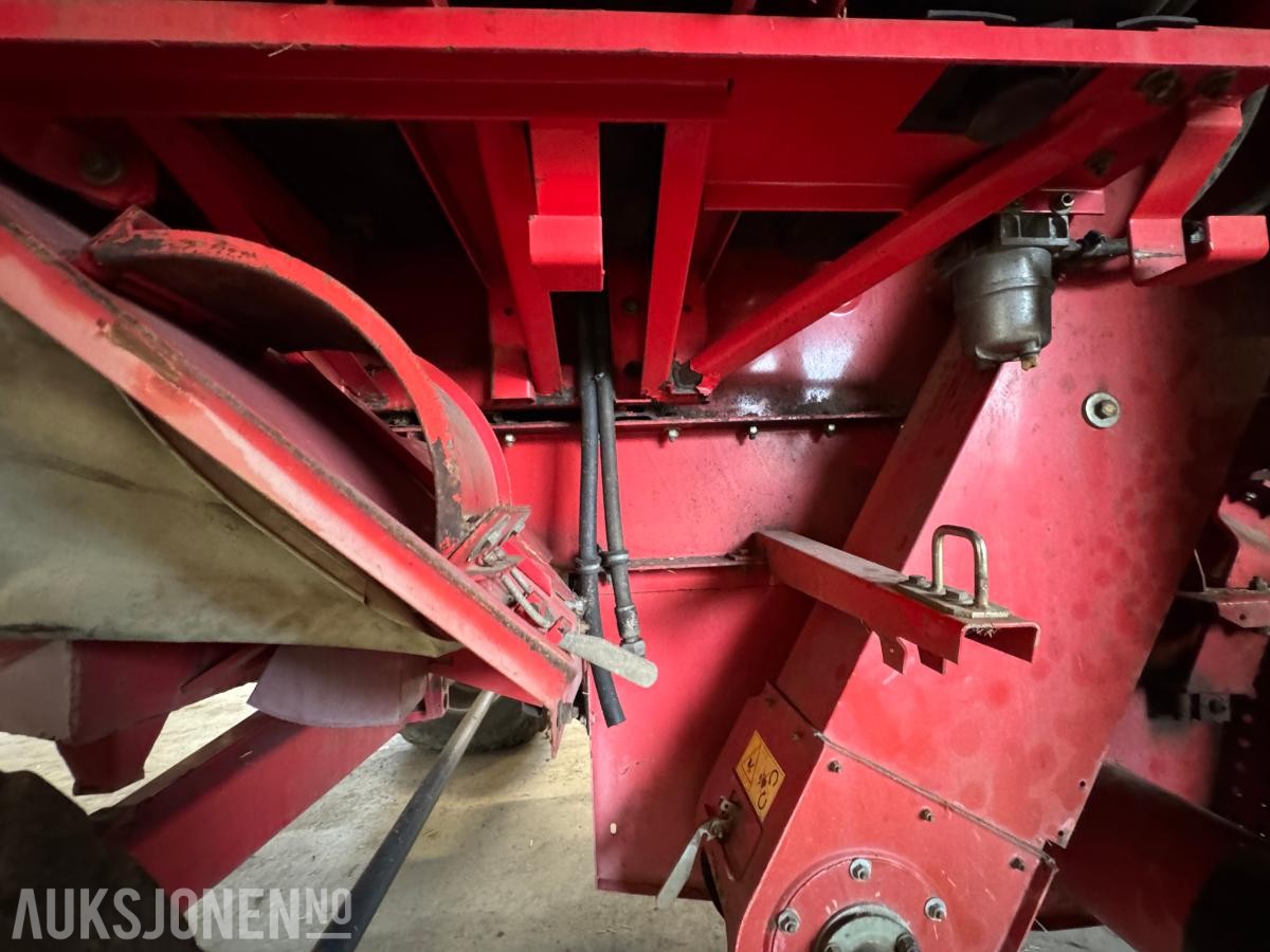 1996 Massey Ferguson MF 34 skurtresker
