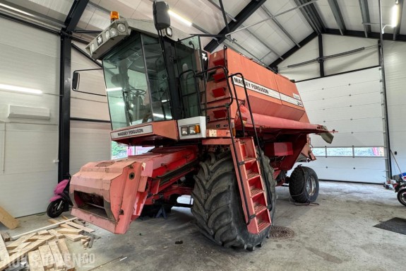 1996 Massey Ferguson MF 34 skurtresker