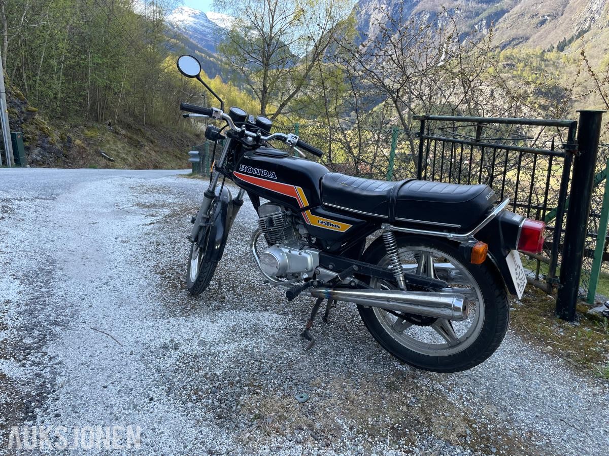 1982 Honda CB125T