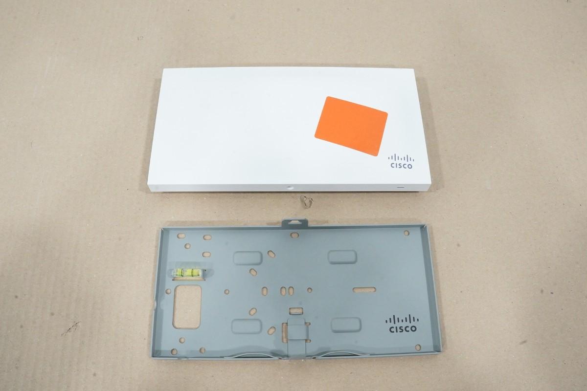 Cisco Meraki nettverksutstyr – switcher, aksesspunkter og kabler