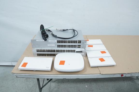 Cisco Meraki nettverksutstyr – switcher, aksesspunkter og kabler