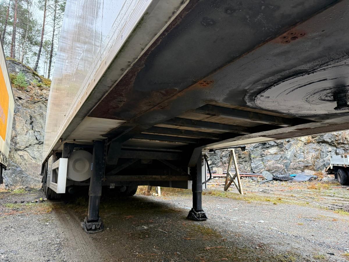 Bussbygg Frysesemi m/ Thermo King kjøleaggregat og Zepro bakløfter