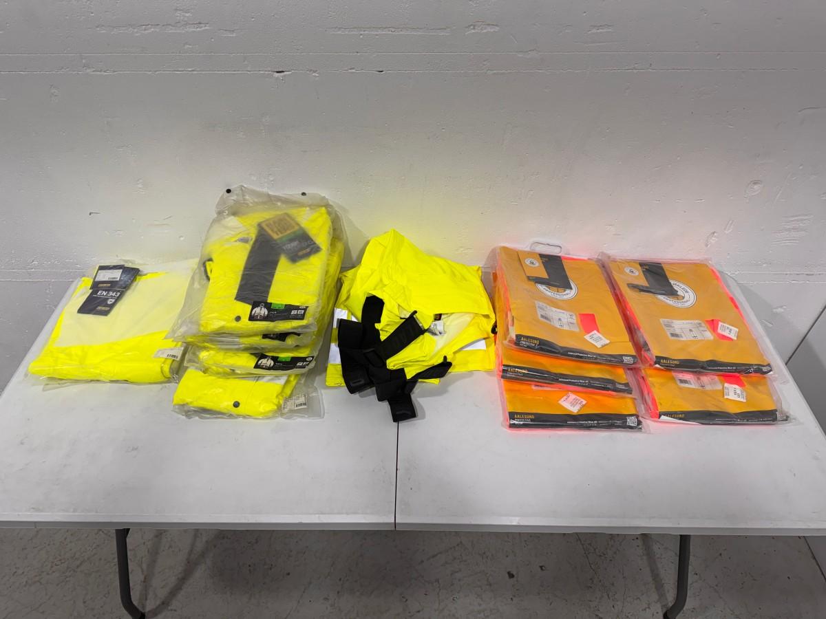 11 stk Blåkläder og Aalesund Protective Wear Regntøy og synlighetstøy