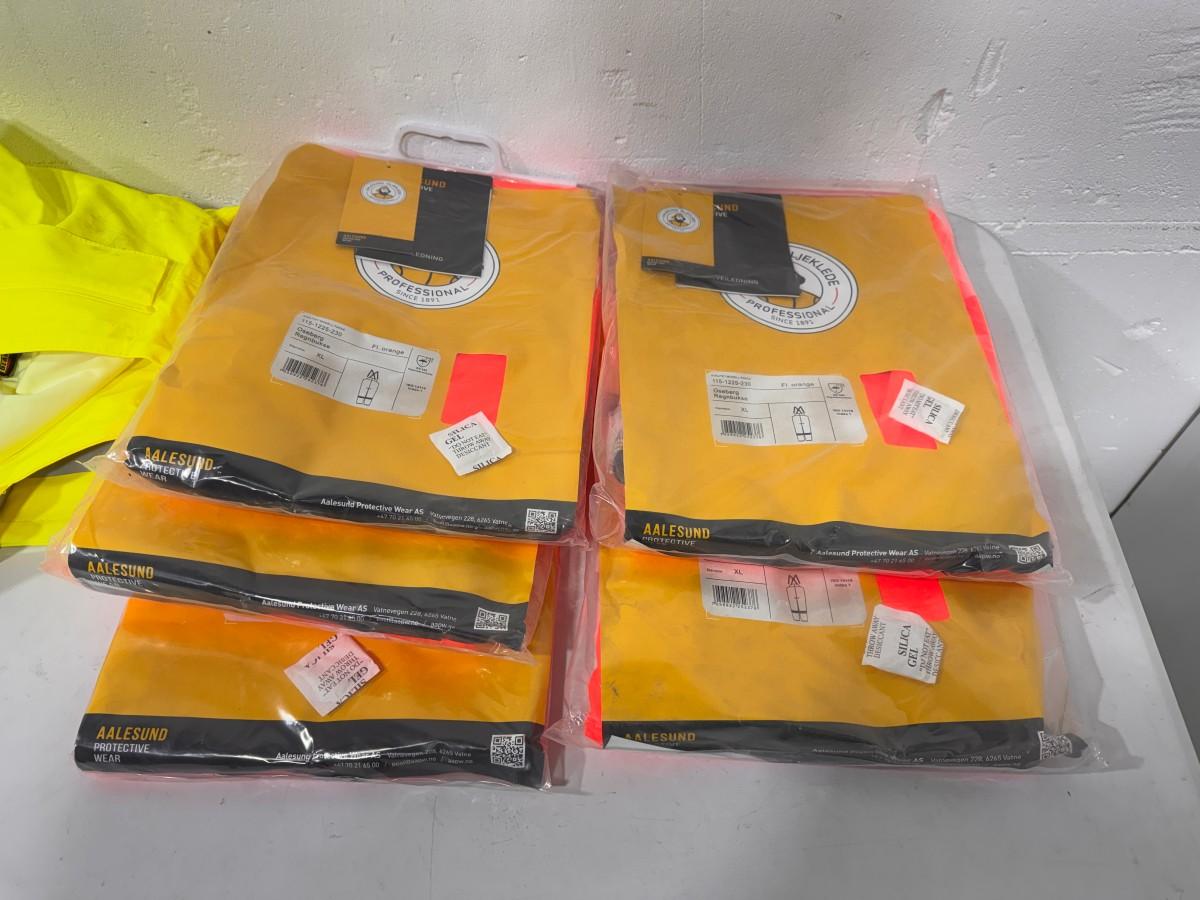 11 stk Blåkläder og Aalesund Protective Wear Regntøy og synlighetstøy