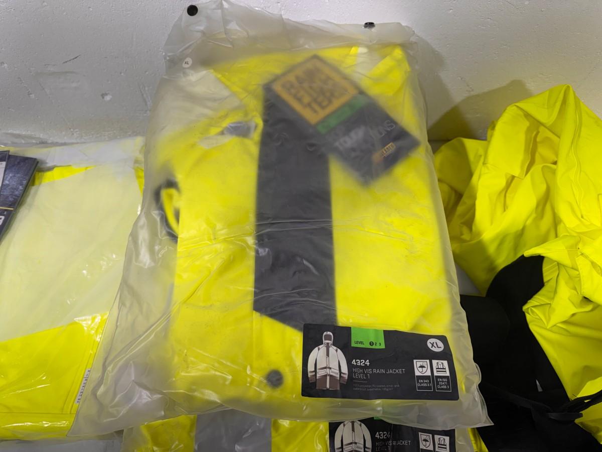 11 stk Blåkläder og Aalesund Protective Wear Regntøy og synlighetstøy