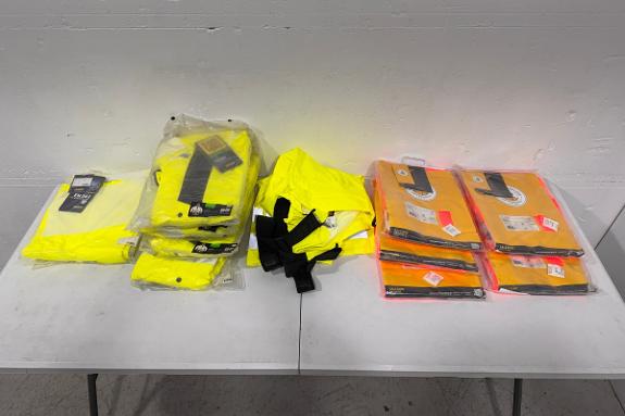 11 stk Blåkläder og Aalesund Protective Wear Regntøy og synlighetstøy