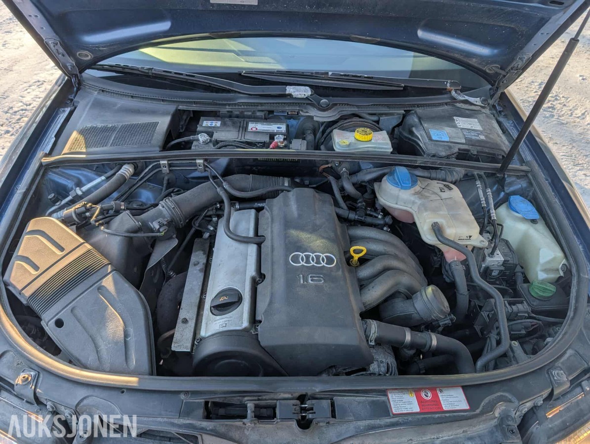 2004 Audi A4 1.6, Hengerfeste, Skinnseter
