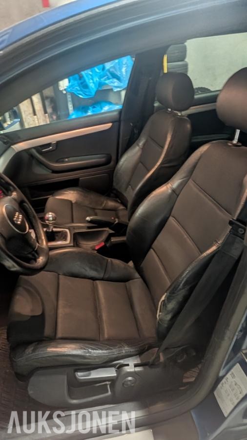2004 Audi A4 1.6, Hengerfeste, Skinnseter
