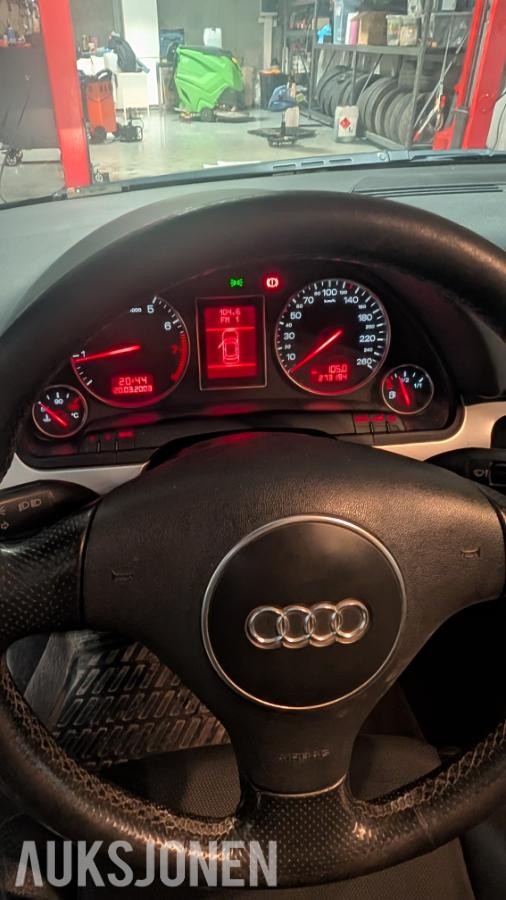 2004 Audi A4 1.6, Hengerfeste, Skinnseter