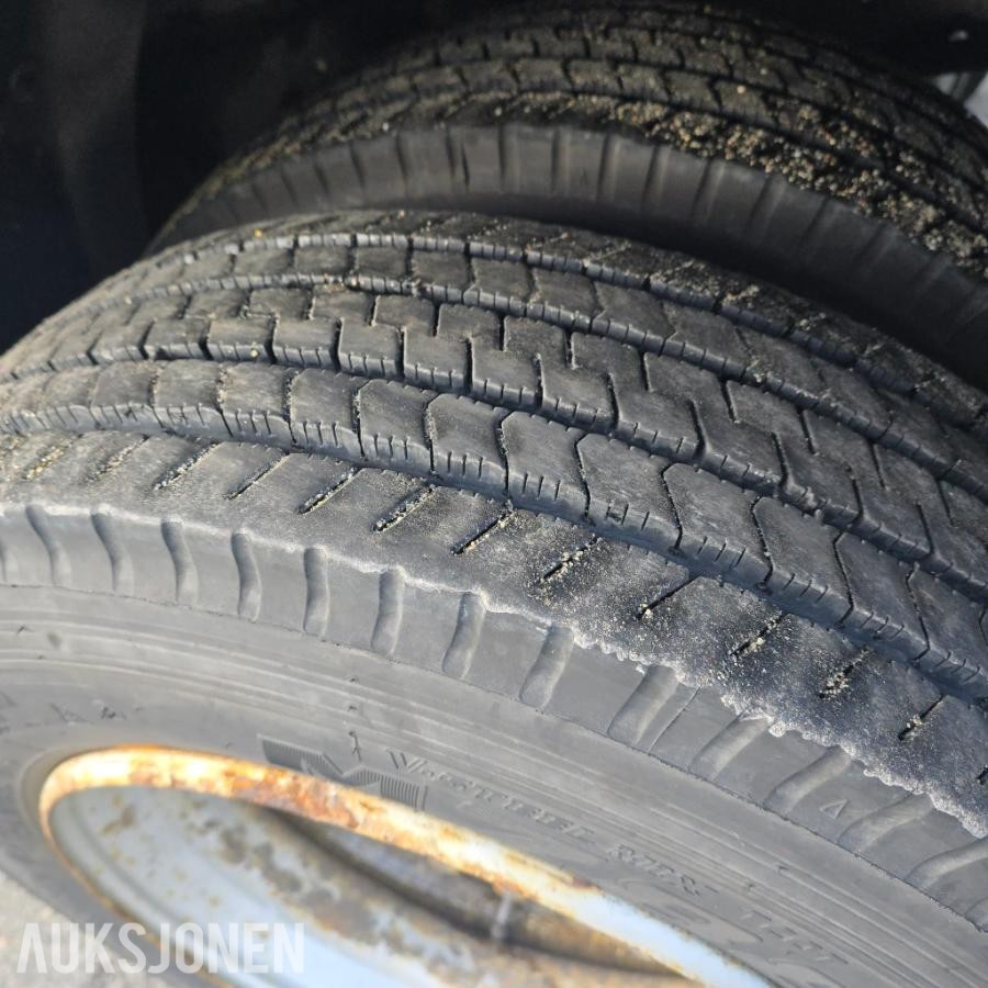 2003 Mercedes-Benz 815D 37 VN - med sertifisert kran