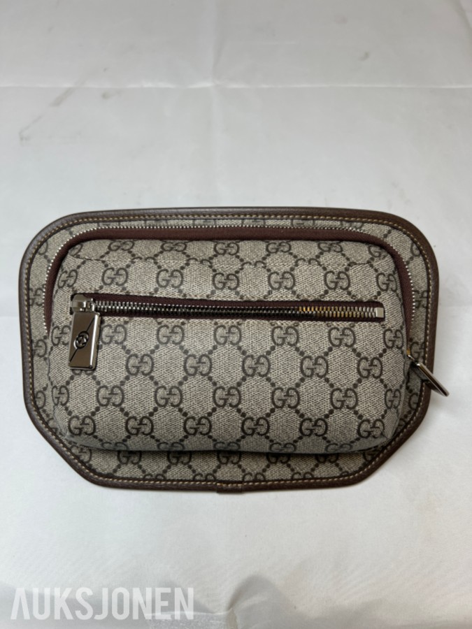 TOLLAUKSJON - Gucci GG Supreme belt bag 