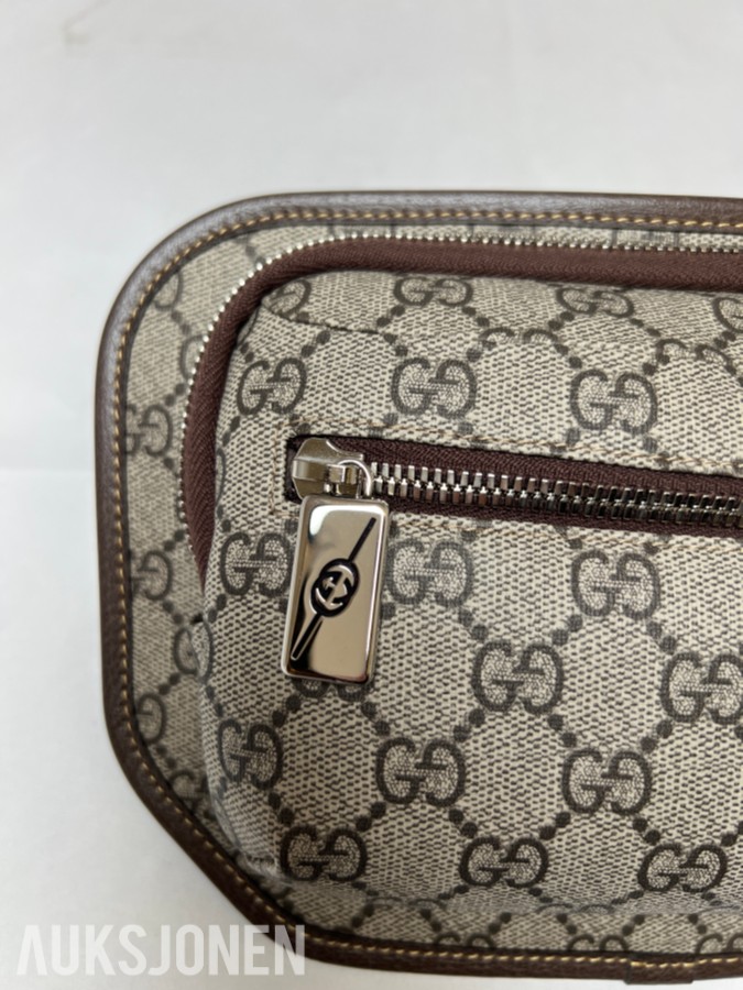 TOLLAUKSJON - Gucci GG Supreme belt bag 