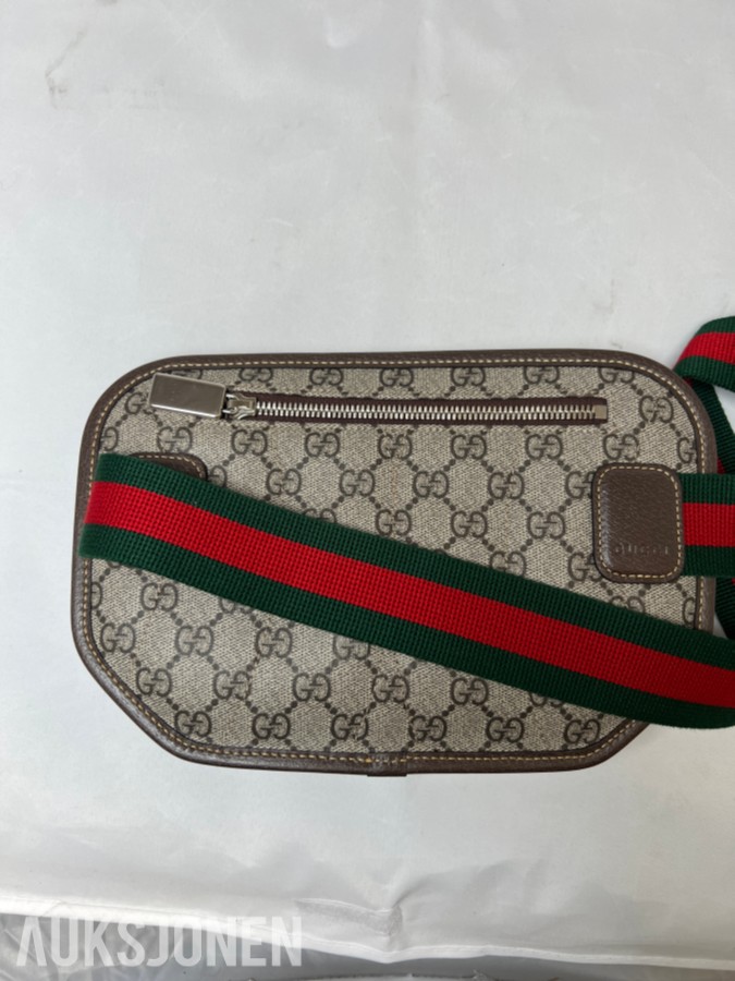 TOLLAUKSJON - Gucci GG Supreme belt bag 