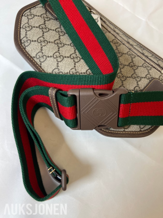 TOLLAUKSJON - Gucci GG Supreme belt bag 