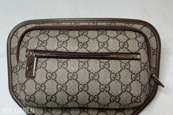 TOLLAUKSJON - Gucci GG Supreme belt bag 