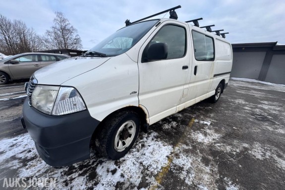 2010 Toyota HiAce 2.5 diesel 117hk 4WD hengerfeste s+v dekk eu ok til 12.2026