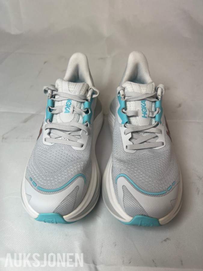 TOLLAUKSJON - W Hoka One One Skyward X