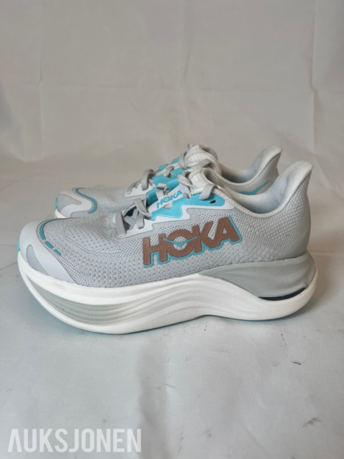 TOLLAUKSJON - W Hoka One One Skyward X
