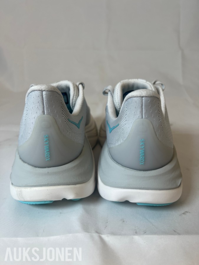 TOLLAUKSJON - W Hoka One One Skyward X