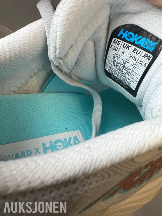 TOLLAUKSJON - W Hoka One One Skyward X