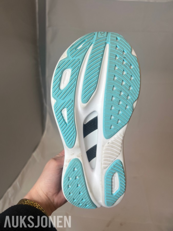 TOLLAUKSJON - W Hoka One One Skyward X