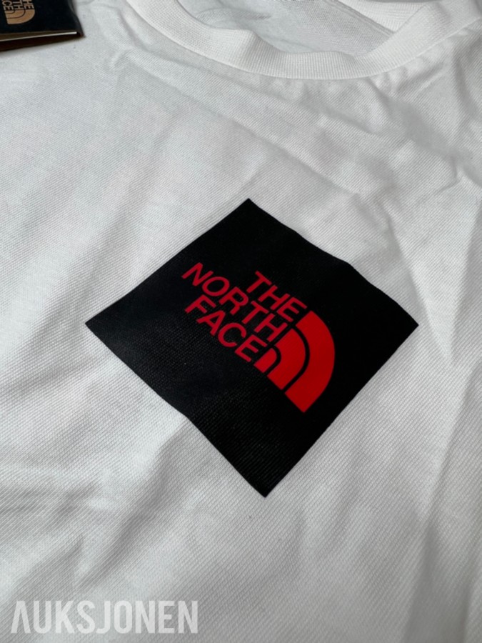 TOLLAUKSJON - The North Face T-skjorte