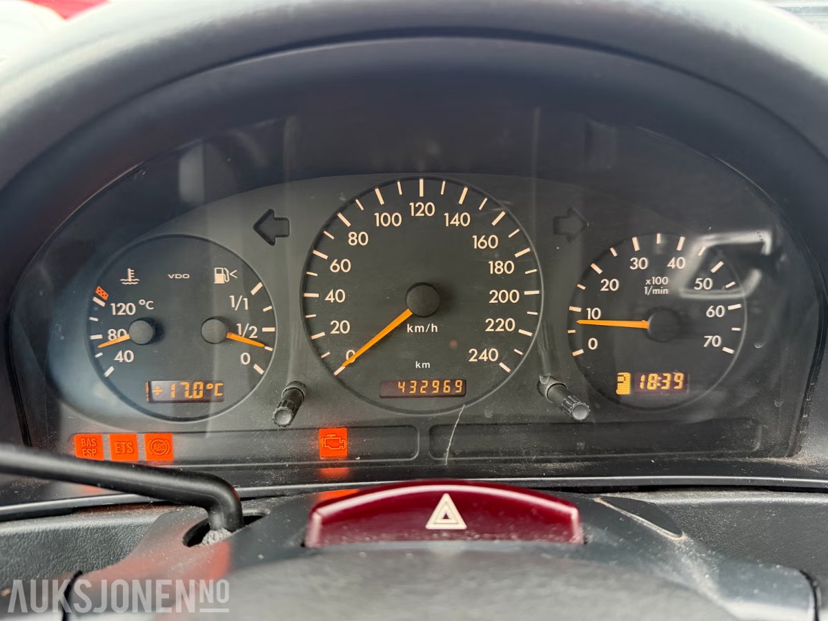 2001 MERCEDES-BENZ M-KLASSE ML320 AUTOMAT 4MATIC HENGERFESTE 432000km