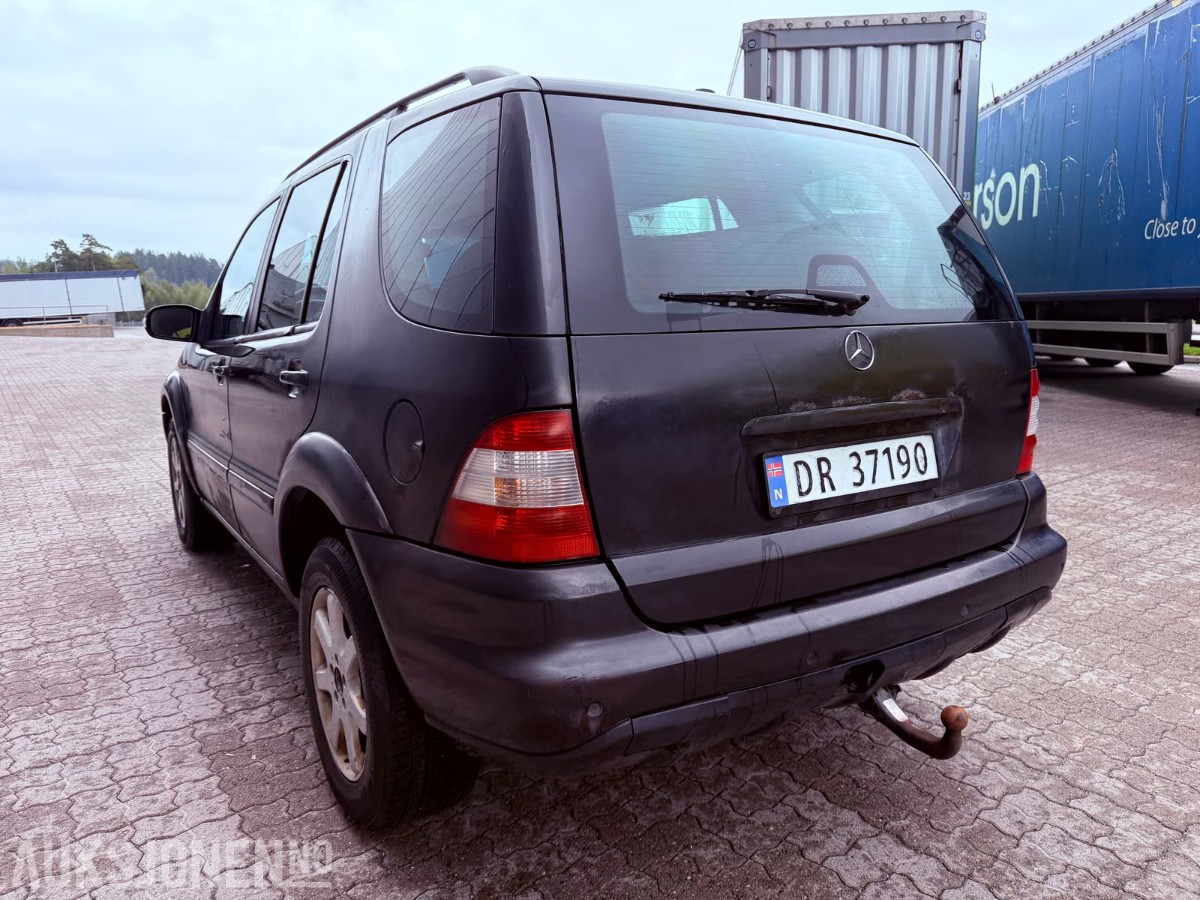 2001 MERCEDES-BENZ M-KLASSE ML320 AUTOMAT 4MATIC HENGERFESTE 432000km