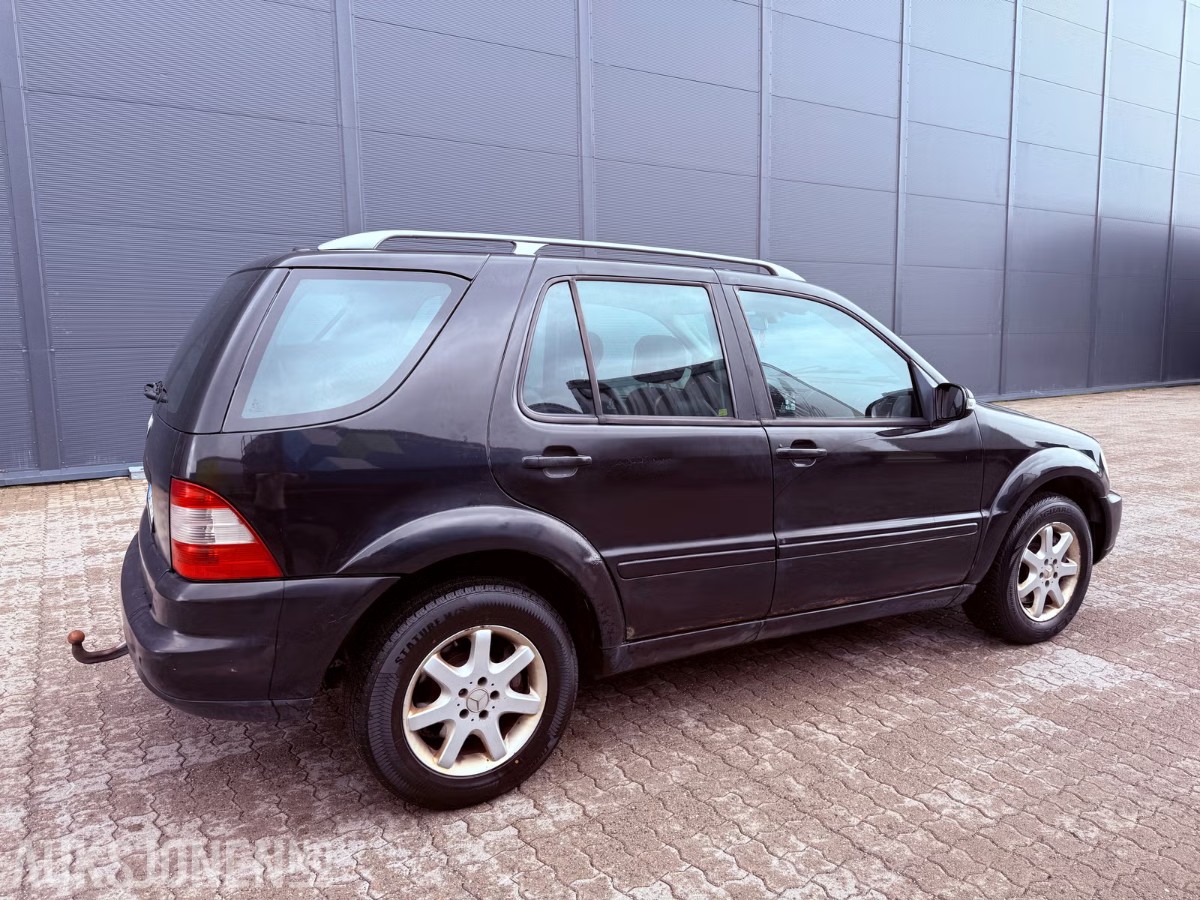 2001 MERCEDES-BENZ M-KLASSE ML320 AUTOMAT 4MATIC HENGERFESTE 432000km